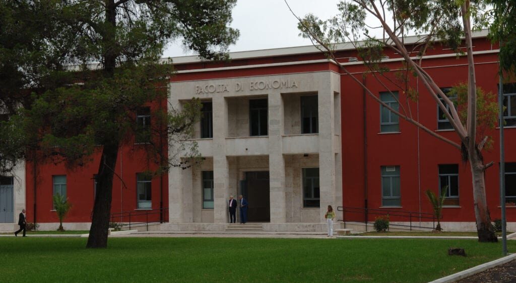 latina università economia