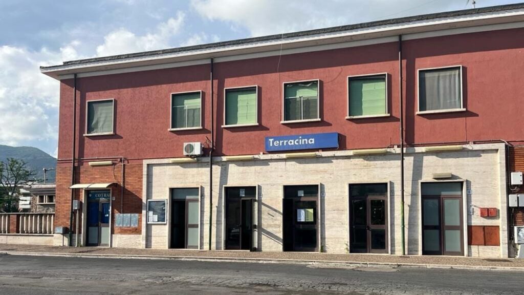 stazione ferroviaria terracina priverno governo