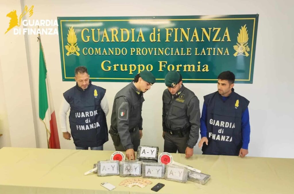 formia latina cocaina guardia di finanza