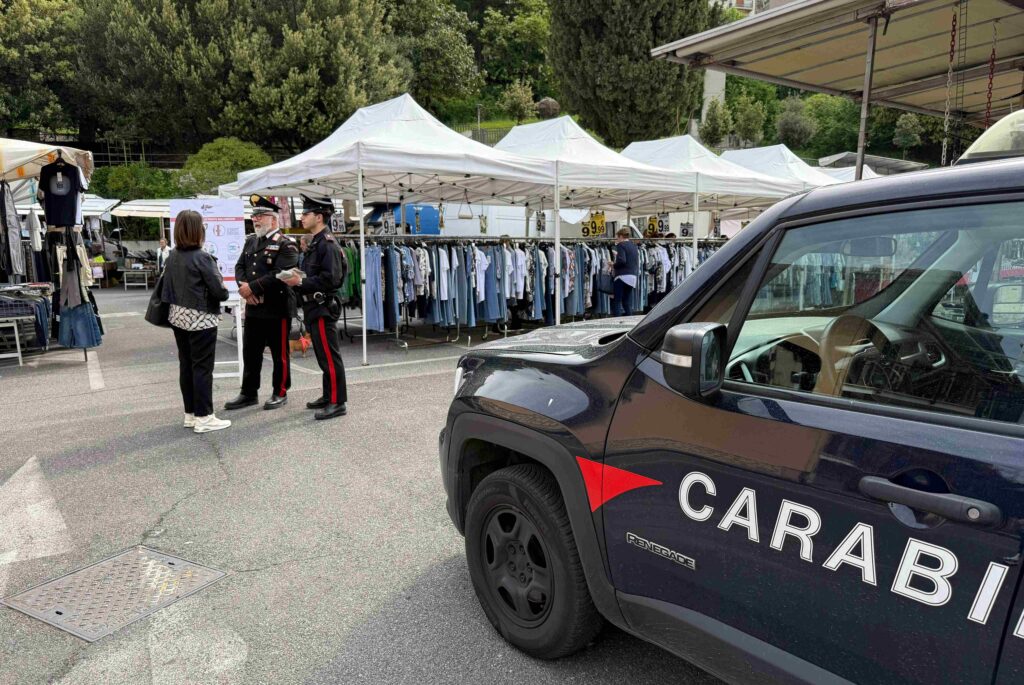 Carpineto Romano, carabinieri tra i banchi del mercato: "Ecco come difendersi dai truffatori" 4 COLLEFERRO Incontri antitruffe 2