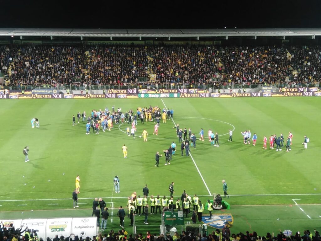 Adesso è tutto vero - Frosinone in festa, si torna in Serie A (FOTO) 1 WhatsApp Image 2026 05 08 at 22.25.25