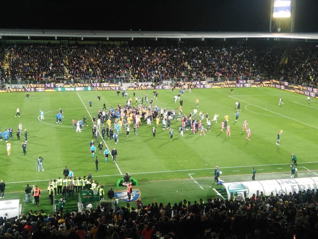 Adesso è tutto vero - Frosinone in festa, si torna in Serie A (FOTO) 2 WhatsApp Image 2026 05 08 at 22.26.07