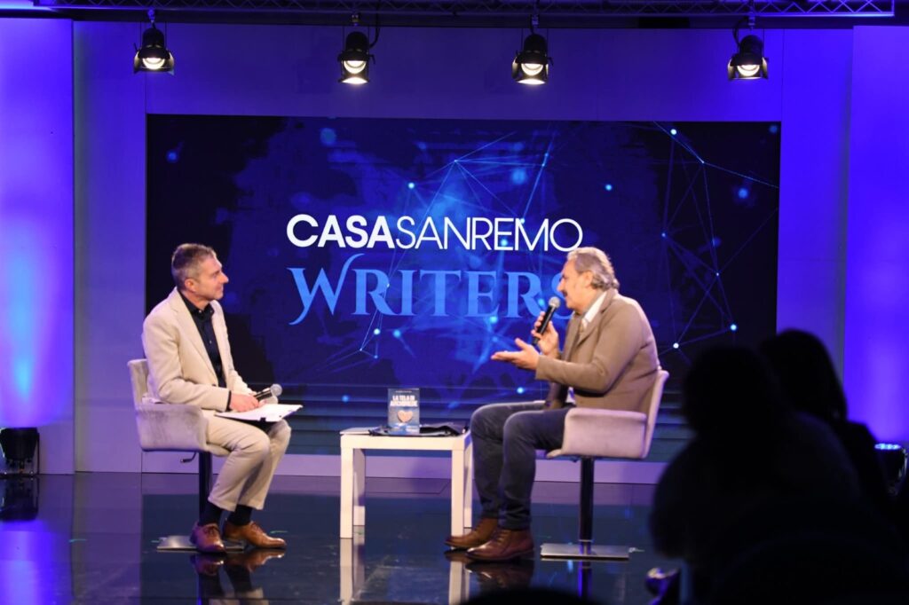 Mangiacapra oggi al Salone del Libro di Torino: La tela di Archimede sale al Lingotto dopo Sanremo e prima di Cefalù 1 WhatsApp Image 2026 05 16 at 09.34.49