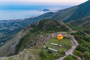 Il Golfo di Gaeta fa da cornice alla Settimana dei Parchi: il turismo green riparte da Sud 2 mongolfiera Redentore