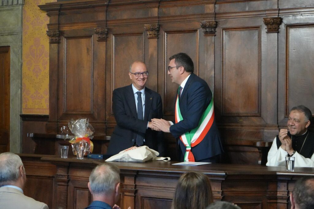 Veroli ha accolto il ministro Valditara. Chiaro il messaggio: "La Scuola è il vero ascensore sociale" 2 visita Valditara 1