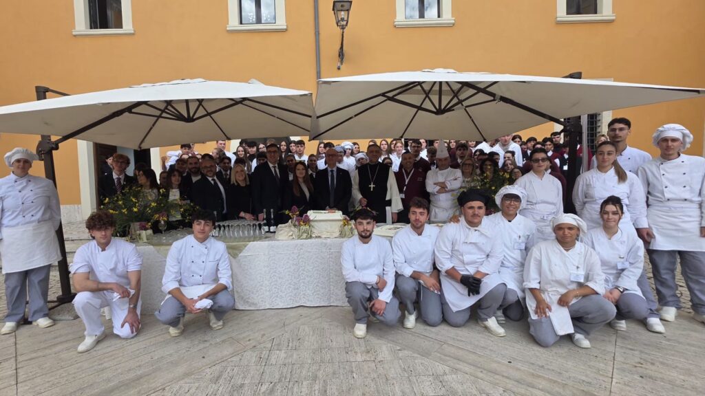 Veroli ha accolto il ministro Valditara. Chiaro il messaggio: "La Scuola è il vero ascensore sociale" 4 visita Valditara 2