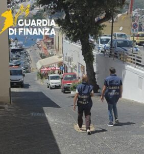 Ponza, blitz subacqueo nella grotta di Chiaia di Luna: scovato il maxi carico di droga per l'estate 5 23062026 072308 FOTO e1782200700114
