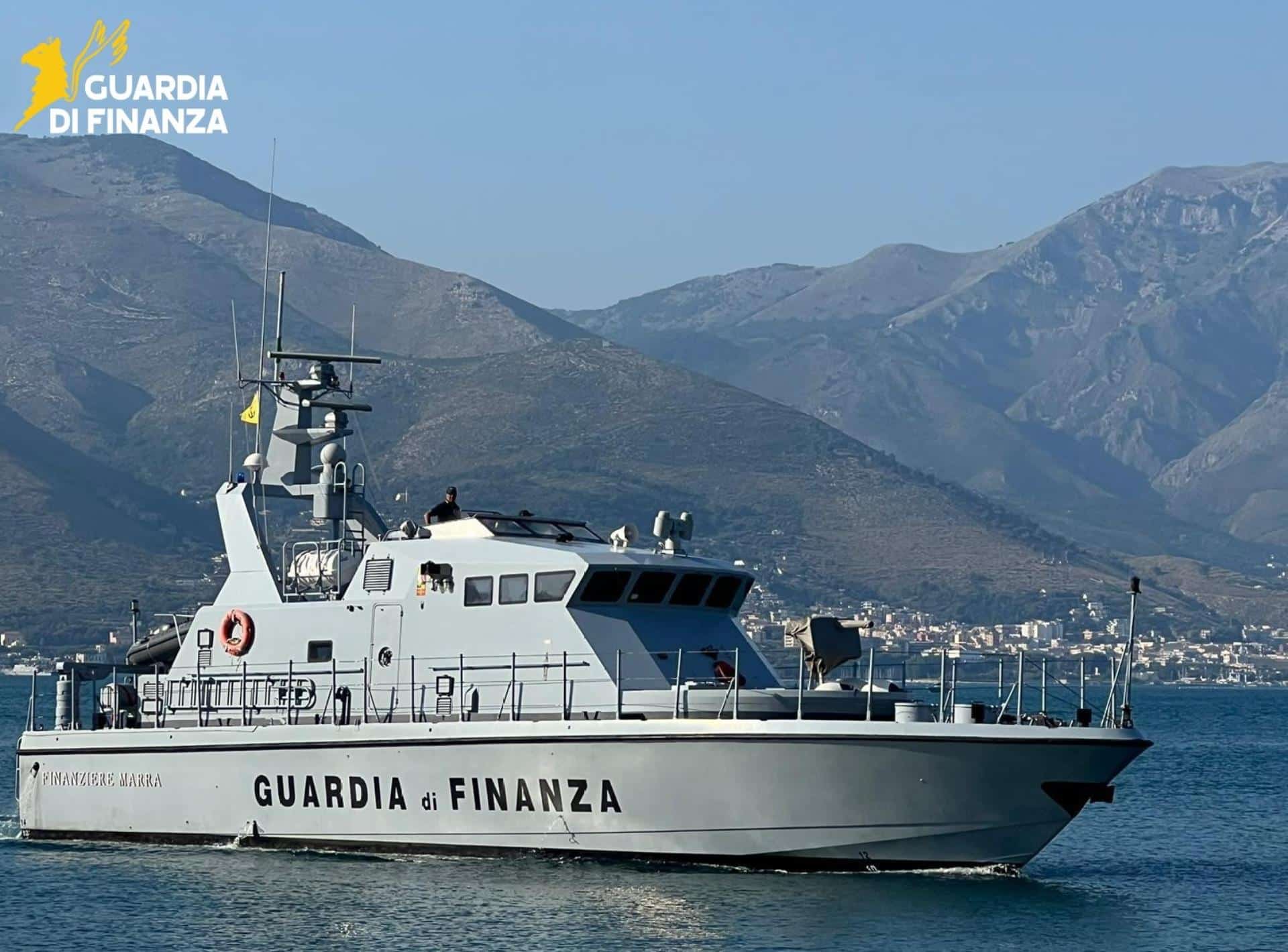 Ponza, blitz subacqueo nella grotta di Chiaia di Luna: scovato il maxi carico di droga per l'estate 3 23062026 072356 IMG 20260622 WA0014