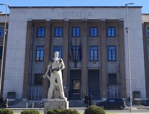 latina tribunale violenza