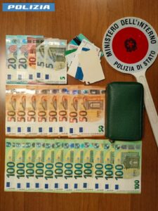 Udine - Due studenti trovano un portafoglio pieno di soldi e lo consegnano in Questura 1 727179216 1750858376274159 4857739512688297904 n