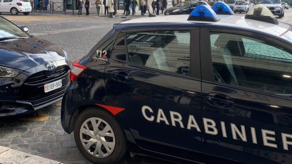 Carabinieri borseggiatori Roma