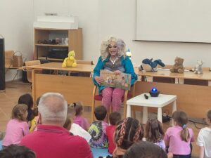 Civitavecchia, inizia il Pride tra sfilate e polemiche. E Priscilla presenta "l'Ora delle Storie" (Foto & Video) 2 WhatsApp Image 2026 06 04 at 19.41.51