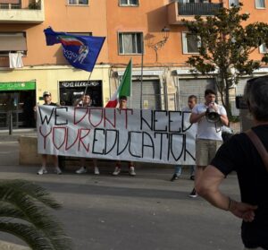Civitavecchia, inizia il Pride tra sfilate e polemiche. E Priscilla presenta "l'Ora delle Storie" (Foto & Video) 3 WhatsApp Image 2026 06 05 at 11.53.00 2