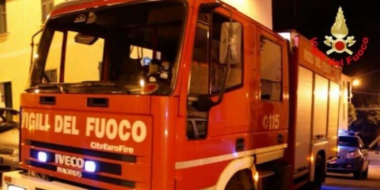 ponza incendio vigili del fuoco notte