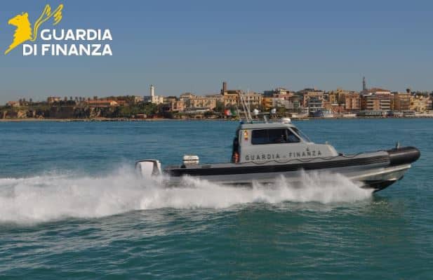 guardia di finanza motovedetta palmarola isole pontine