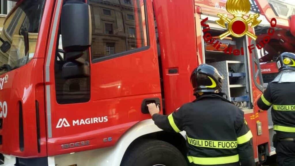 Incendio intervento vigili del fuoco