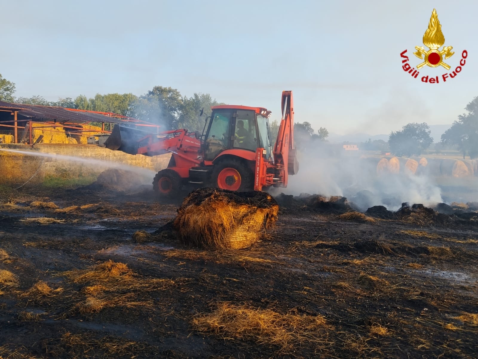 San Giorgio a Liri, la Remat brucia ancora: zone dello stabilimento inaccessibili e pericolose. Fumo nero nell'aria 2 WhatsApp Image 2026 07 13 at 14.22.43