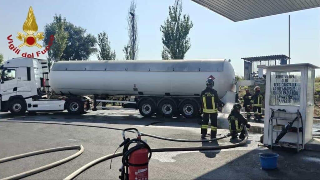 intervento vigili del fuoco fuga gas acilia