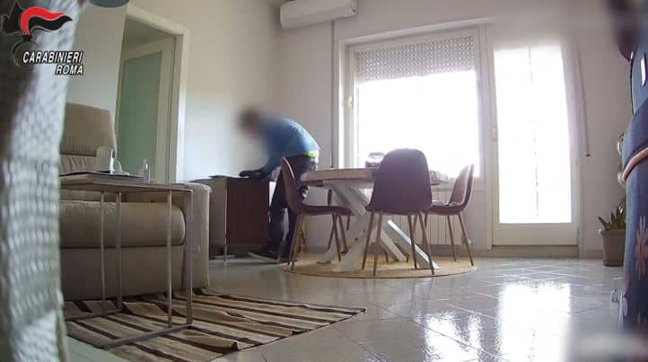 Roma - Terrore nelle case, sgominata la banda dei latinos: così 'ripulivano' gli appartamenti. Bottino da favola 1 Cattura 5