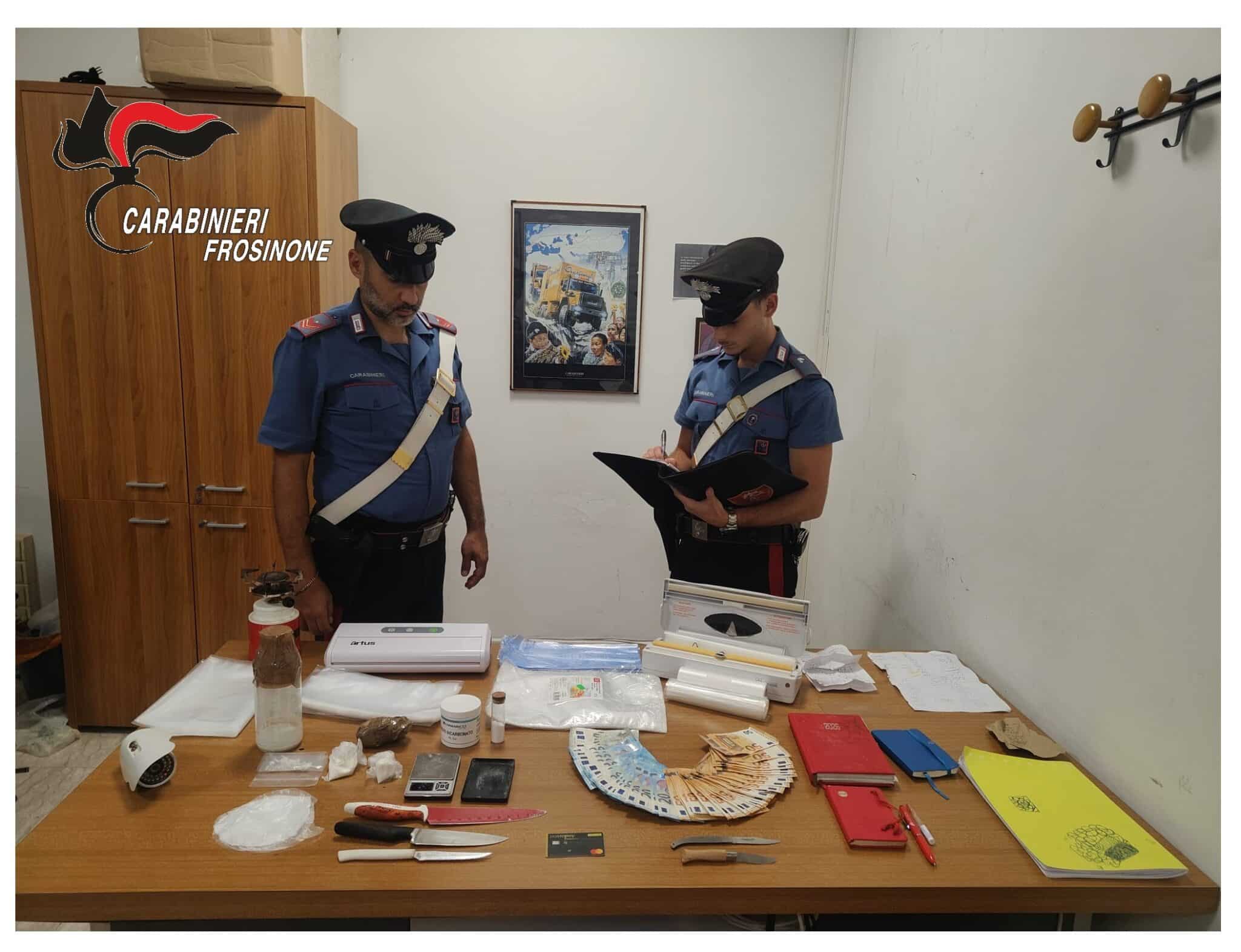 Frosinone - Blitz 'militare' per conquistare il 'fortino della droga': all'interno un fiume di stupefacente, 4 arresti 1 FOTO1 scaled