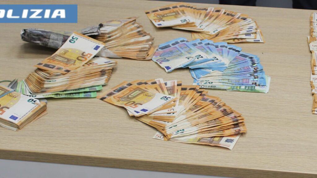 Soldi polizia roma truffa anziani