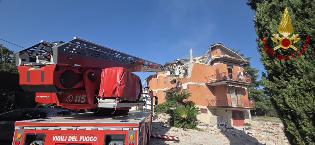 esplosione cassino vigli del fuoco