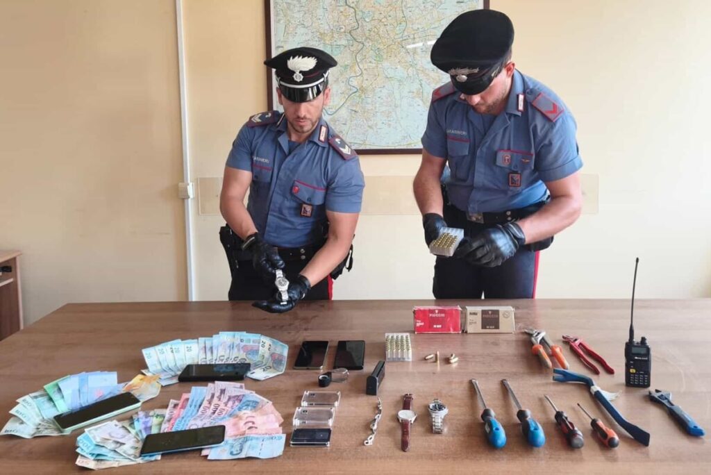 carabinieri roma furti latinos