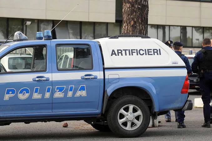 polizia macchina artificieri