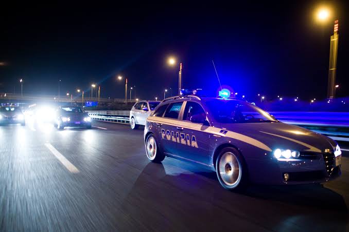 polizia in autostrada notte