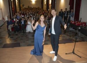 Civitavecchia - Eccellenze e grande successo per la 15° edizione dell'International Tour Film Festival 1 I presentatori della serata Alina Person e Simone Gallo e la sala sold out photo credits Nicoletta Morici